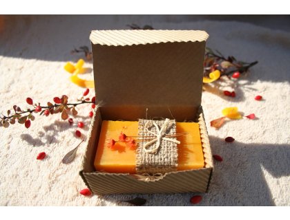Přírodní olivové mýdlo s červeným palmovým olejem v krabičce