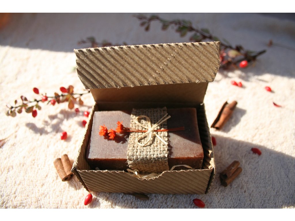 Přírodní olivové mýdlo se skořicí v krabičce