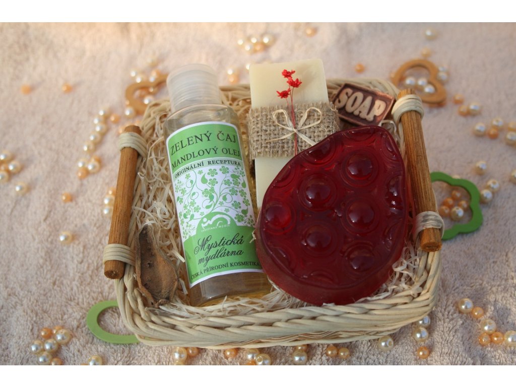 Kombinace oleje, glycerinového a olivového mýdla