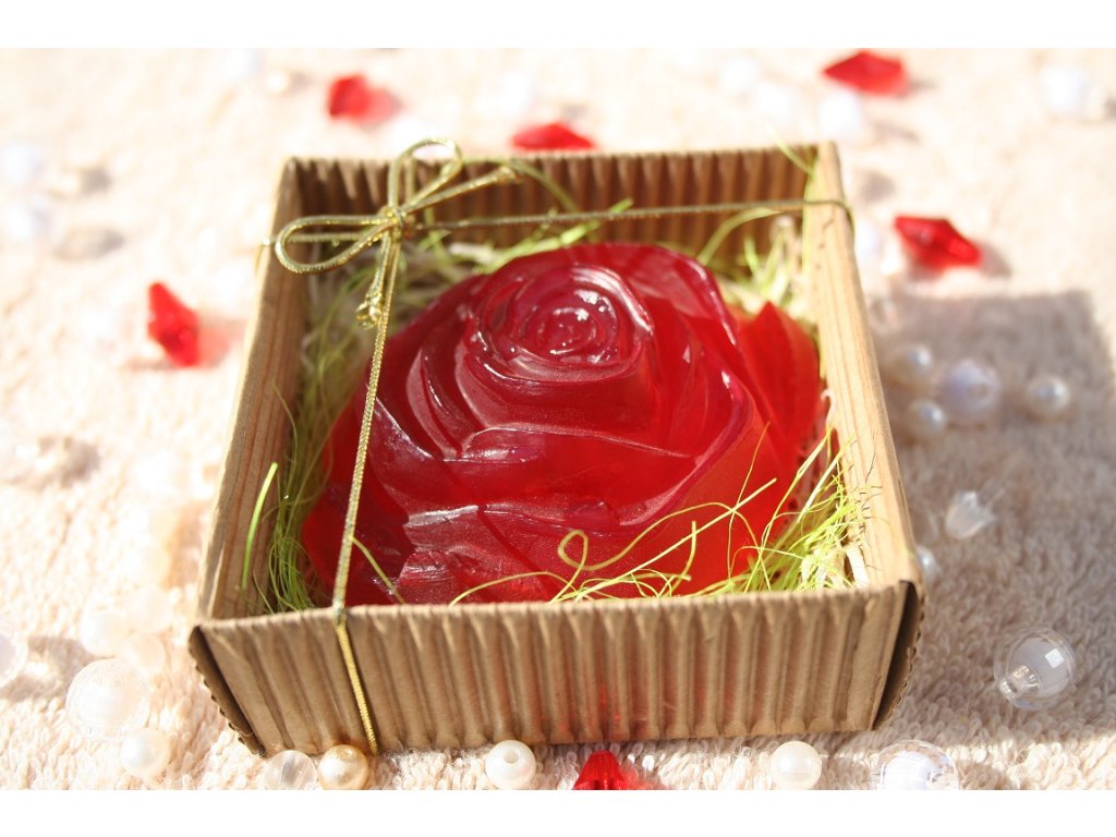 Růže v krabičce-červená