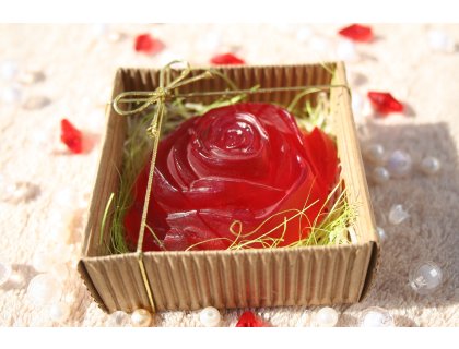 Růže v krabičce-červená