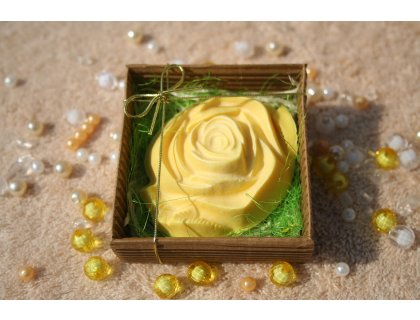 Růže v krabičce-žlutá